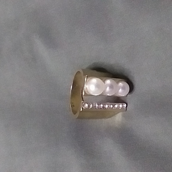 Ring - Picture 1 of 6